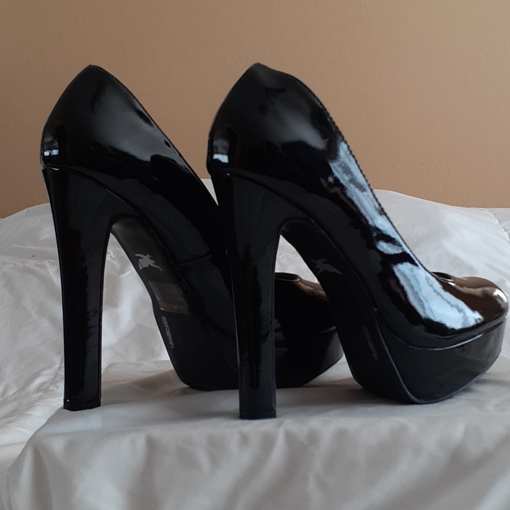 Shoes - Picture 2 of 2